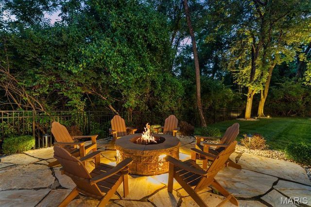 2401 Wexford Woods Court, Town And Country, MO 63131