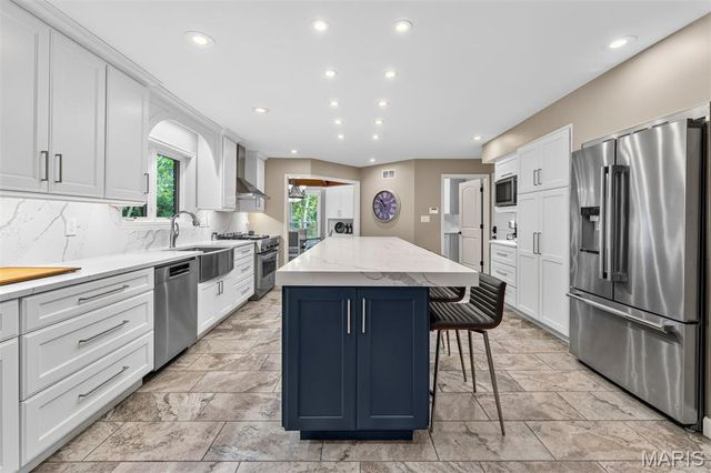 2401 Wexford Woods Court, Town And Country, MO 63131