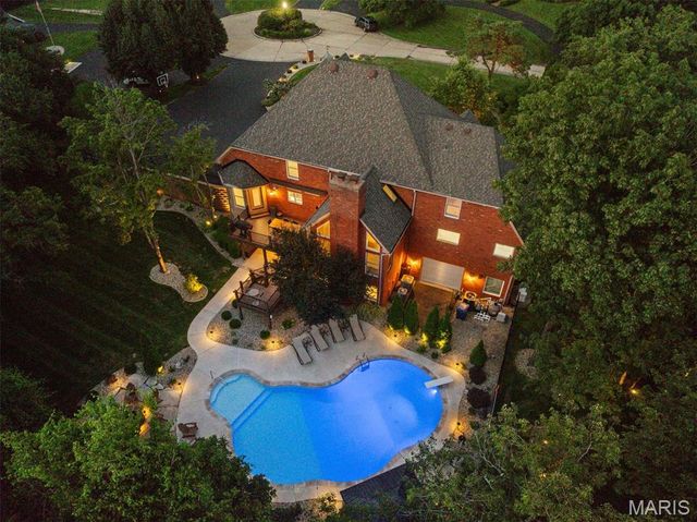 2401 Wexford Woods Court, Town And Country, MO 63131