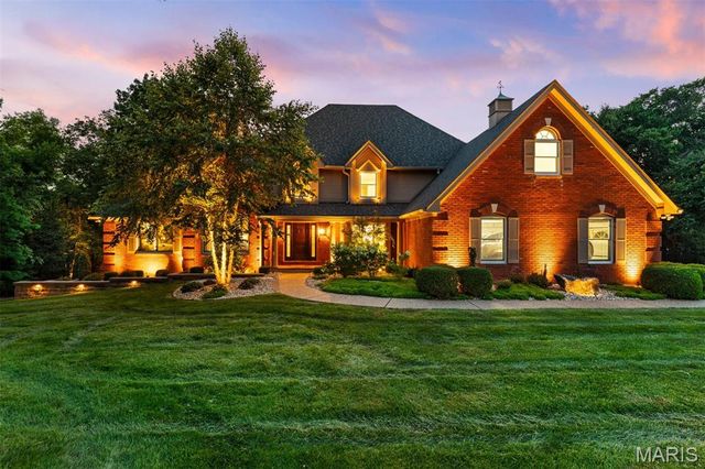 2401 Wexford Woods Court, Town And Country, MO 63131