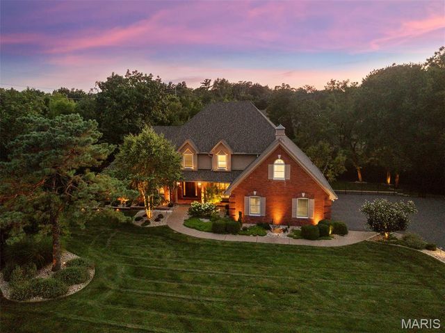2401 Wexford Woods Court, Town And Country, MO 63131