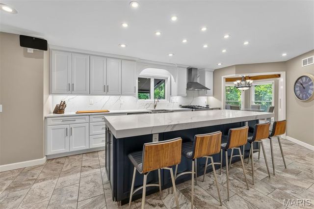2401 Wexford Woods Court, Town And Country, MO 63131