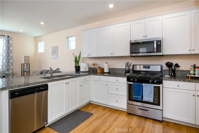 240 Natural Bridge, Palmdale, CA 93551