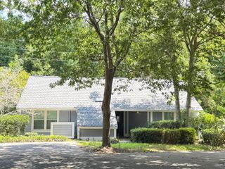 1124 Honeysuckle Court, Mount Pleasant, SC 29464