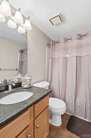 1 Berview Circle B, St Louis, MO 63129