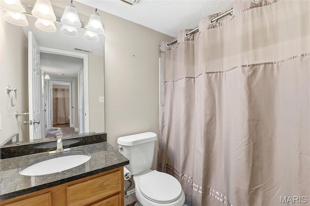 1 Berview Circle B, St Louis, MO 63129