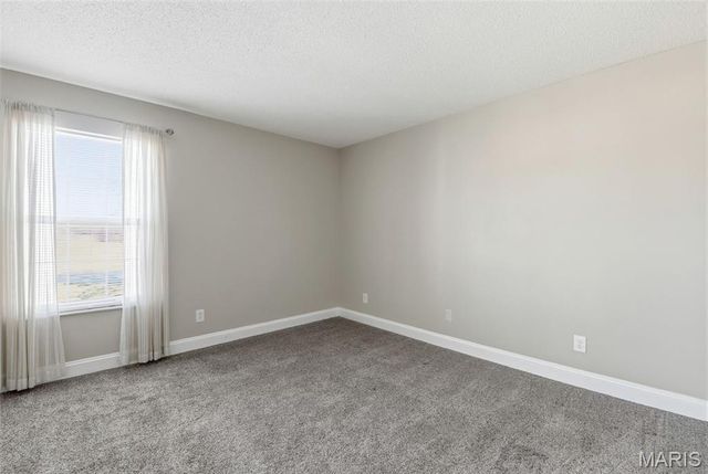 1 Berview Circle B, St Louis, MO 63129