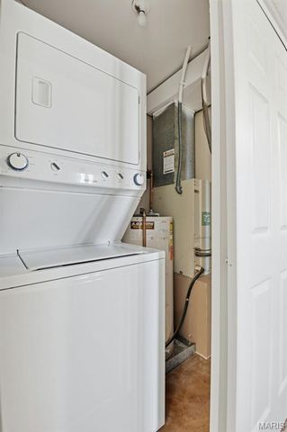 1 Berview Circle B, St Louis, MO 63129