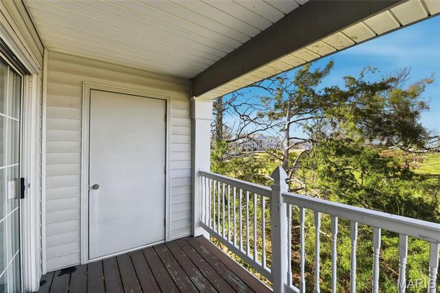 1 Berview Circle B, St Louis, MO 63129