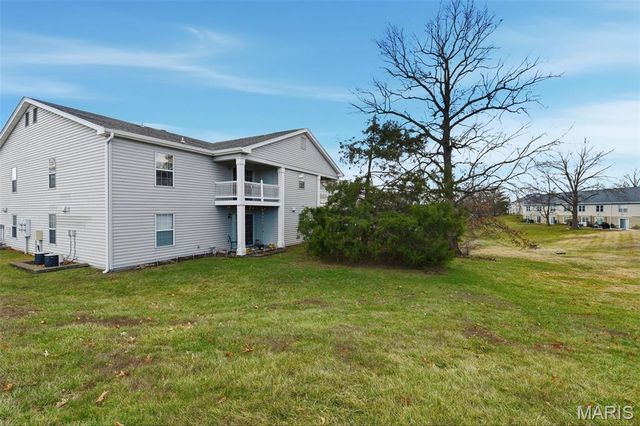 1 Berview Circle B, St Louis, MO 63129