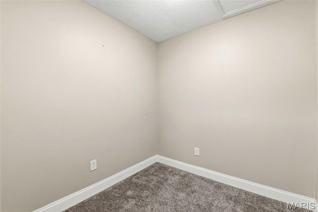 1 Berview Circle B, St Louis, MO 63129