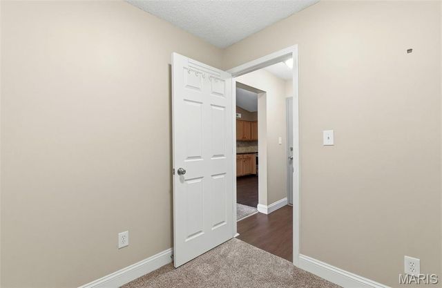 1 Berview Circle B, St Louis, MO 63129