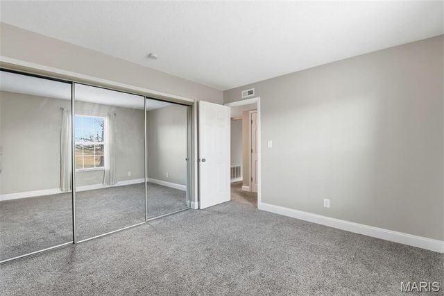 1 Berview Circle B, St Louis, MO 63129