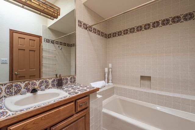 13005 Cambridge Place NE, Albuquerque, NM 87112