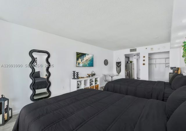 1200 Brickell Bay Dr 2610, Miami, FL 33131