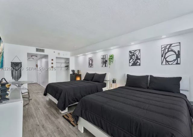 1200 Brickell Bay Dr 2610, Miami, FL 33131