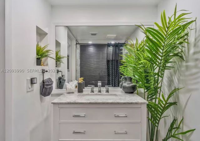 1200 Brickell Bay Dr 2610, Miami, FL 33131