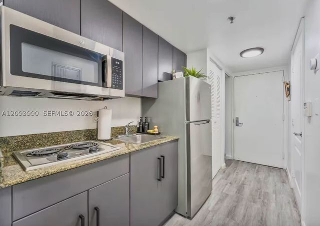 1200 Brickell Bay Dr 2610, Miami, FL 33131