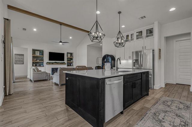 304 Buffalo TRL, Liberty Hill, TX 78642