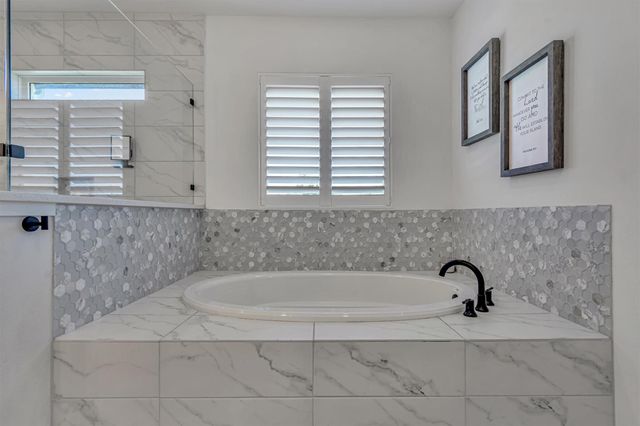304 Buffalo TRL, Liberty Hill, TX 78642