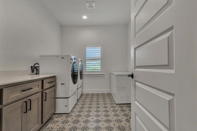 304 Buffalo TRL, Liberty Hill, TX 78642