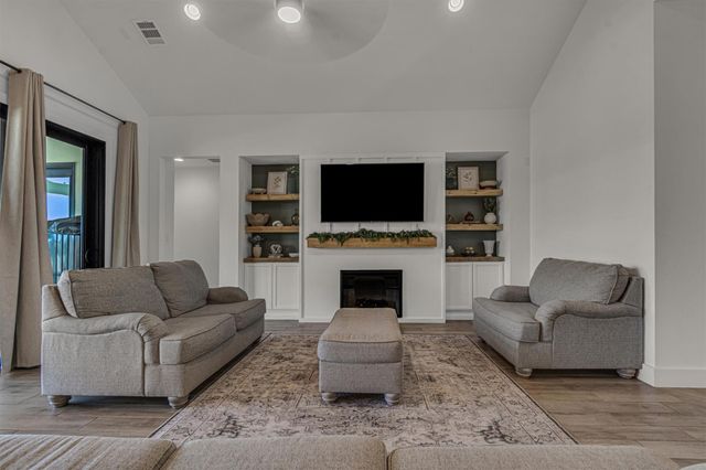 304 Buffalo TRL, Liberty Hill, TX 78642