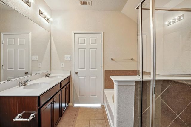 8137 Kurgan Trail, Fort Worth, TX 76131