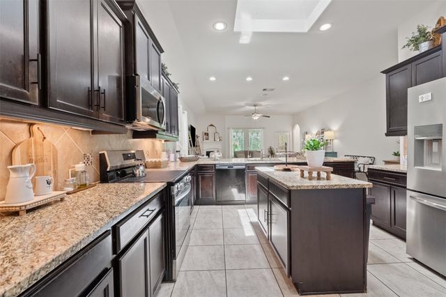 9114 Silver Back Trail, Conroe, TX 77303