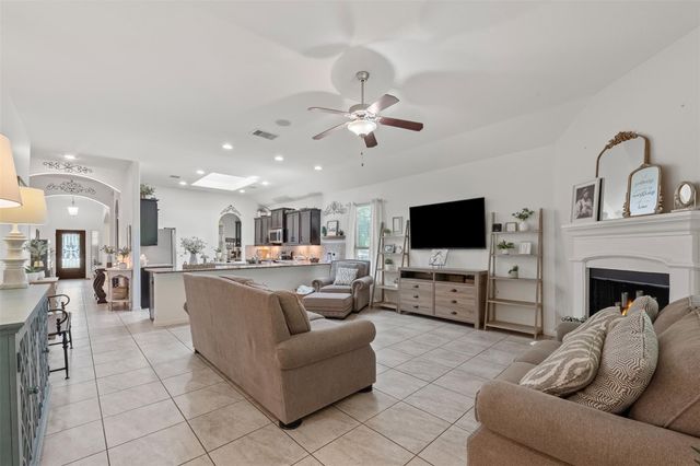 9114 Silver Back Trail, Conroe, TX 77303
