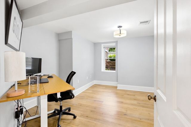 9 Park St. 8, Boston, MA 02122
