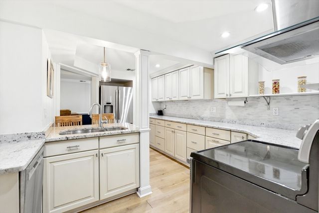9 Park St. 8, Boston, MA 02122