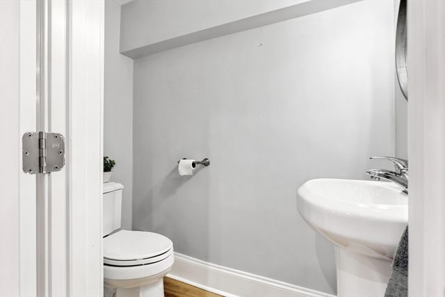 9 Park St. 8, Boston, MA 02122