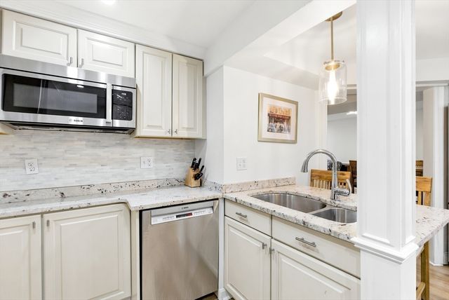 9 Park St. 8, Boston, MA 02122