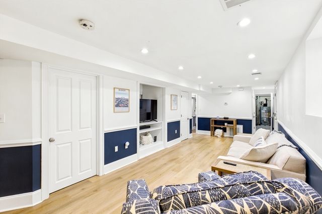 9 Park St. 8, Boston, MA 02122