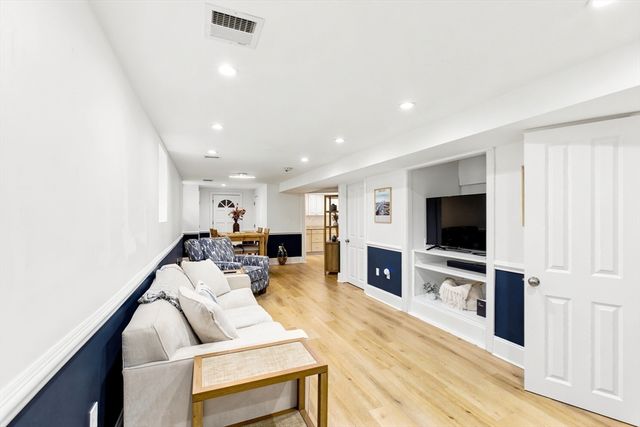 9 Park St. 8, Boston, MA 02122