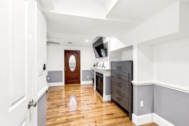 9 Park St. 8, Boston, MA 02122