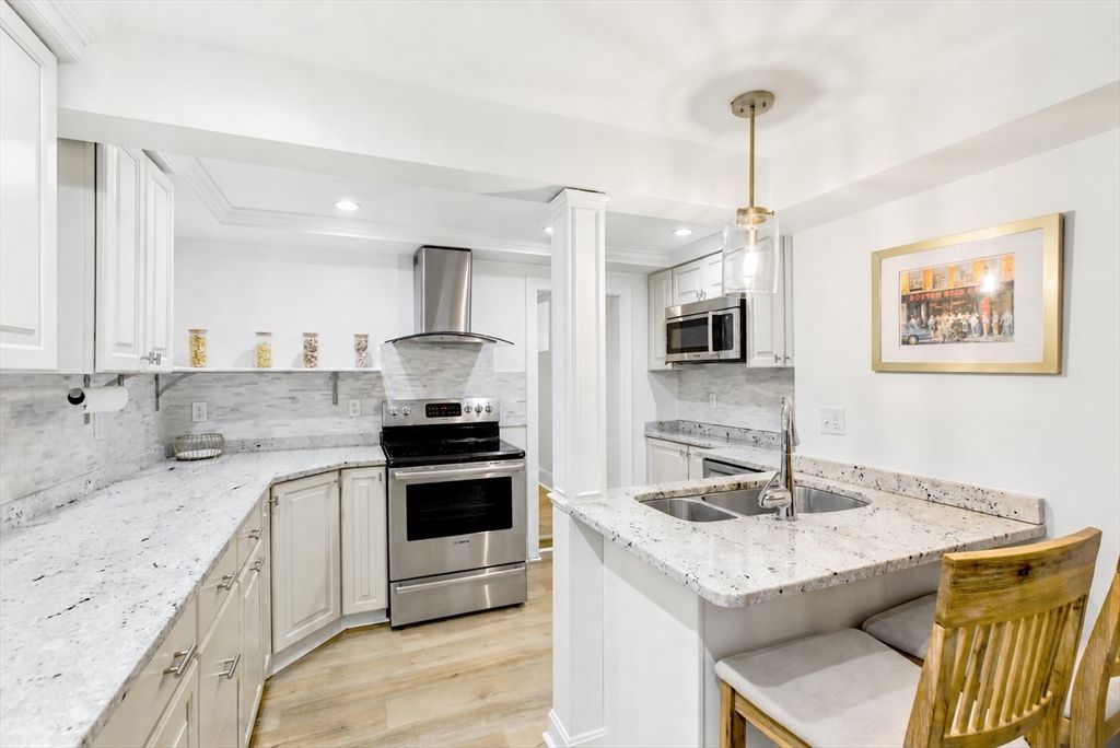 9 Park St. 8, Boston, MA 02122