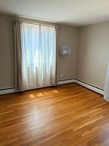 38 Carey Ave 7, Watertown, MA 02472