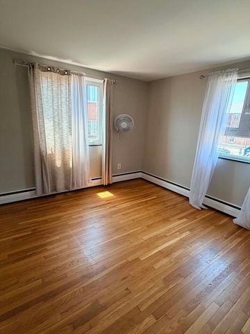38 Carey Ave 7, Watertown, MA 02472