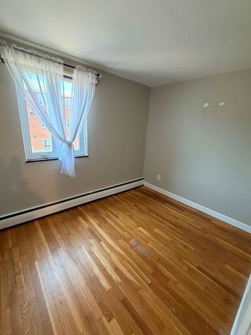 38 Carey Ave 7, Watertown, MA 02472