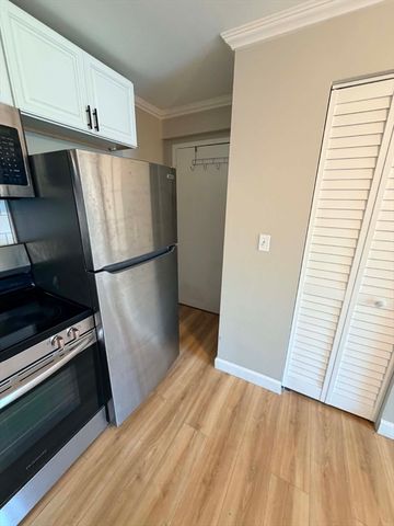 38 Carey Ave 7, Watertown, MA 02472