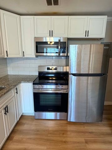 38 Carey Ave 7, Watertown, MA 02472