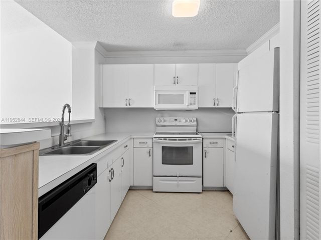 4460 NW 107th Ave 304-8, Doral, FL 33178