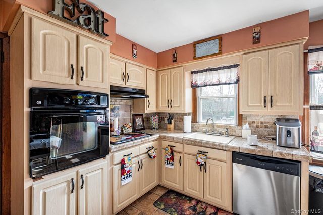 270 Old Commack Road, Kings Park, NY 11754