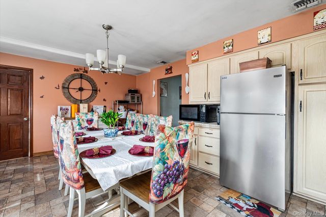 270 Old Commack Road, Kings Park, NY 11754