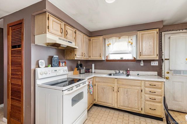 270 Old Commack Road, Kings Park, NY 11754