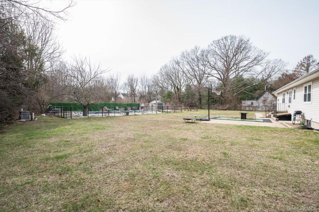 270 Old Commack Road, Kings Park, NY 11754