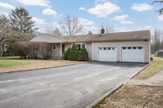 270 Old Commack Road, Kings Park, NY 11754