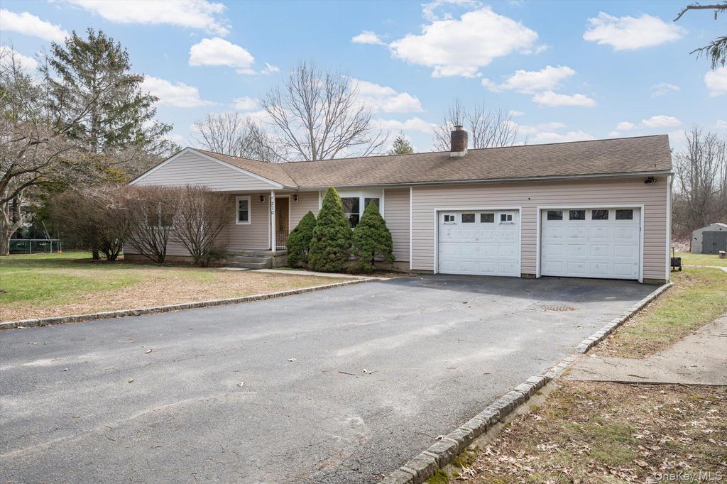 270 Old Commack Road, Kings Park, NY 11754