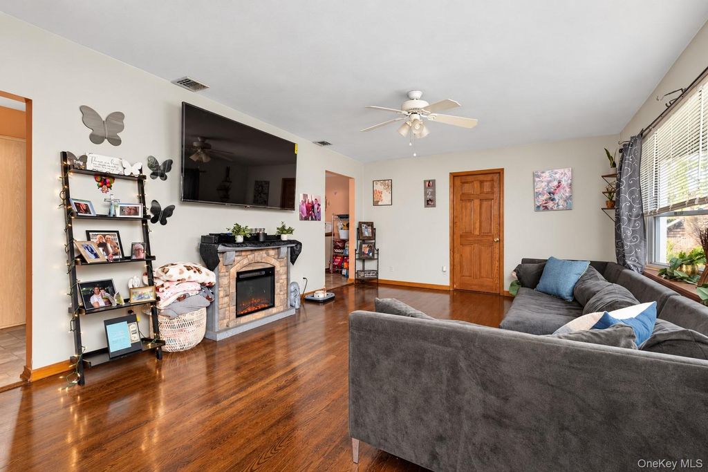 270 Old Commack Road, Kings Park, NY 11754 — photo 3